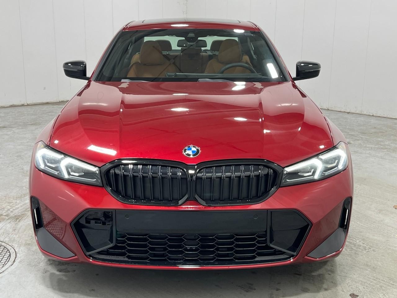 BMW 3 Series Vehicle Full-screen Gallery Image 7