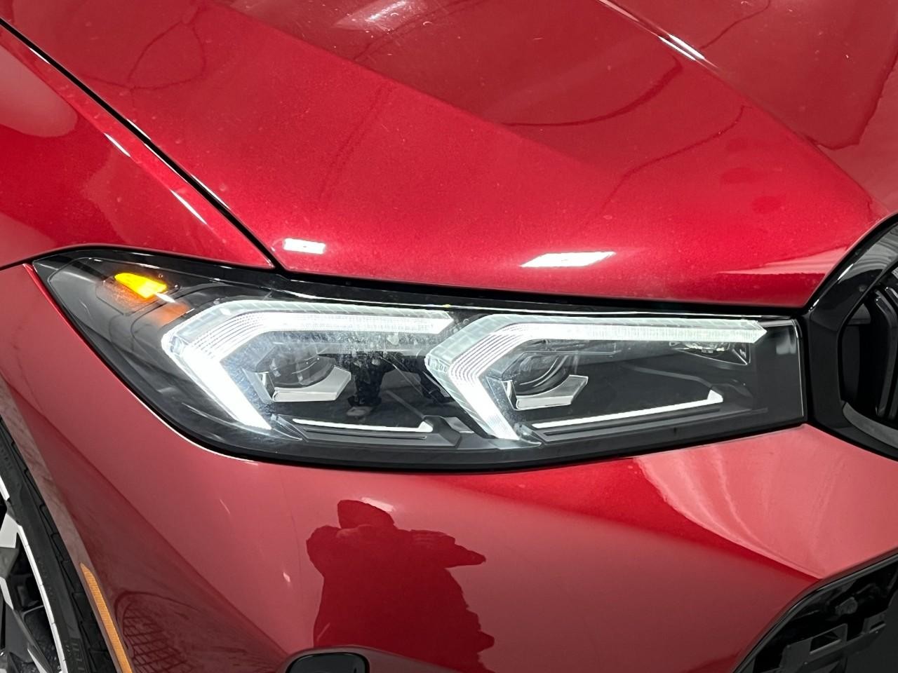 BMW 3 Series Vehicle Full-screen Gallery Image 8