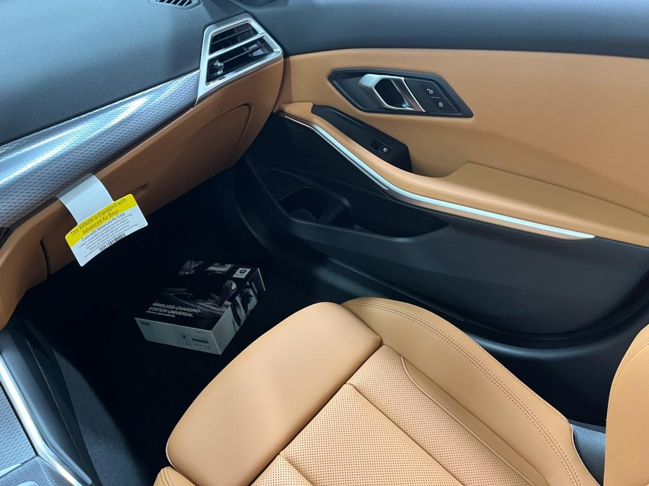 BMW 3 Series Vehicle Full-screen Gallery Image 19