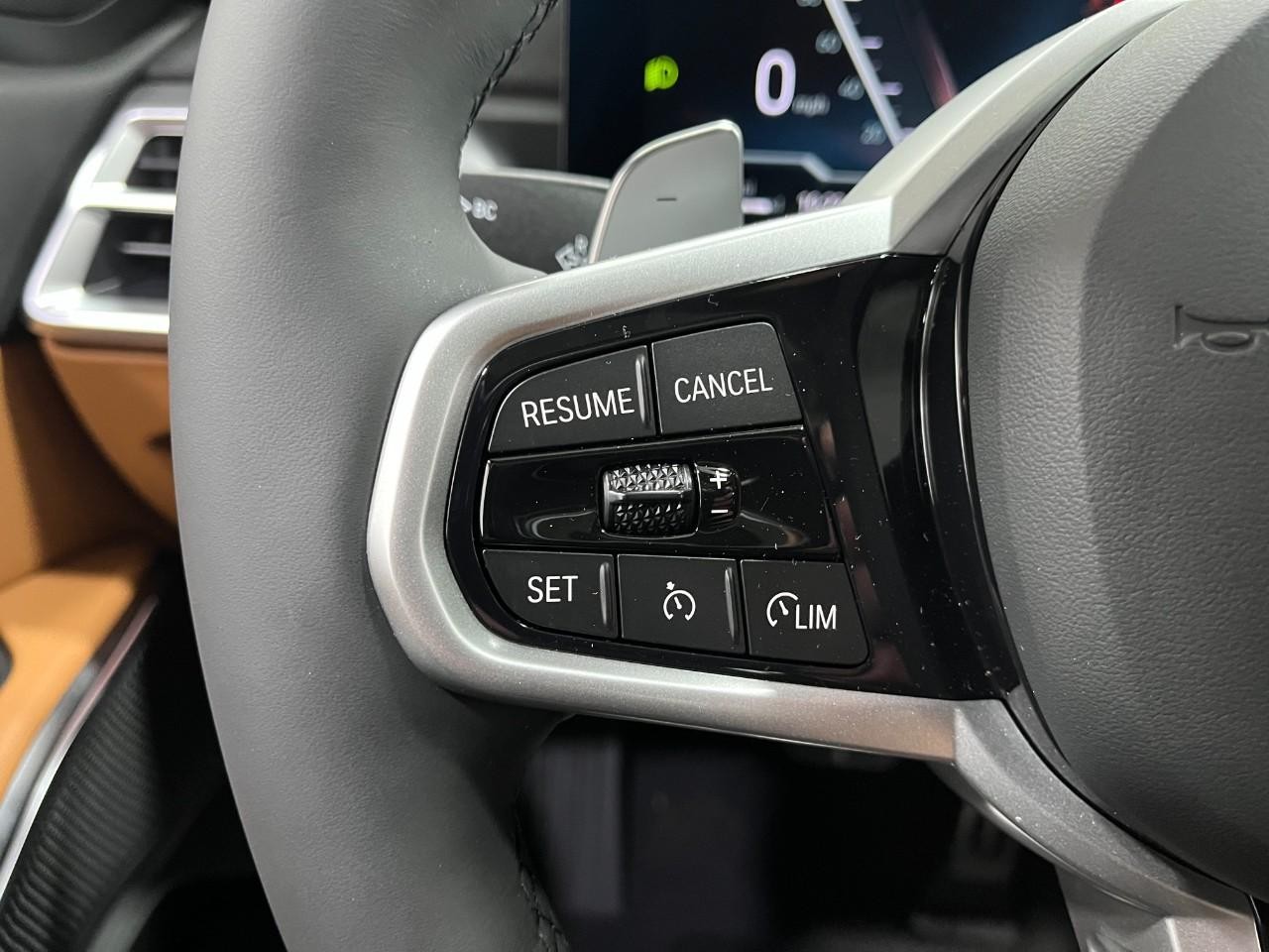 BMW 3 Series Vehicle Full-screen Gallery Image 21