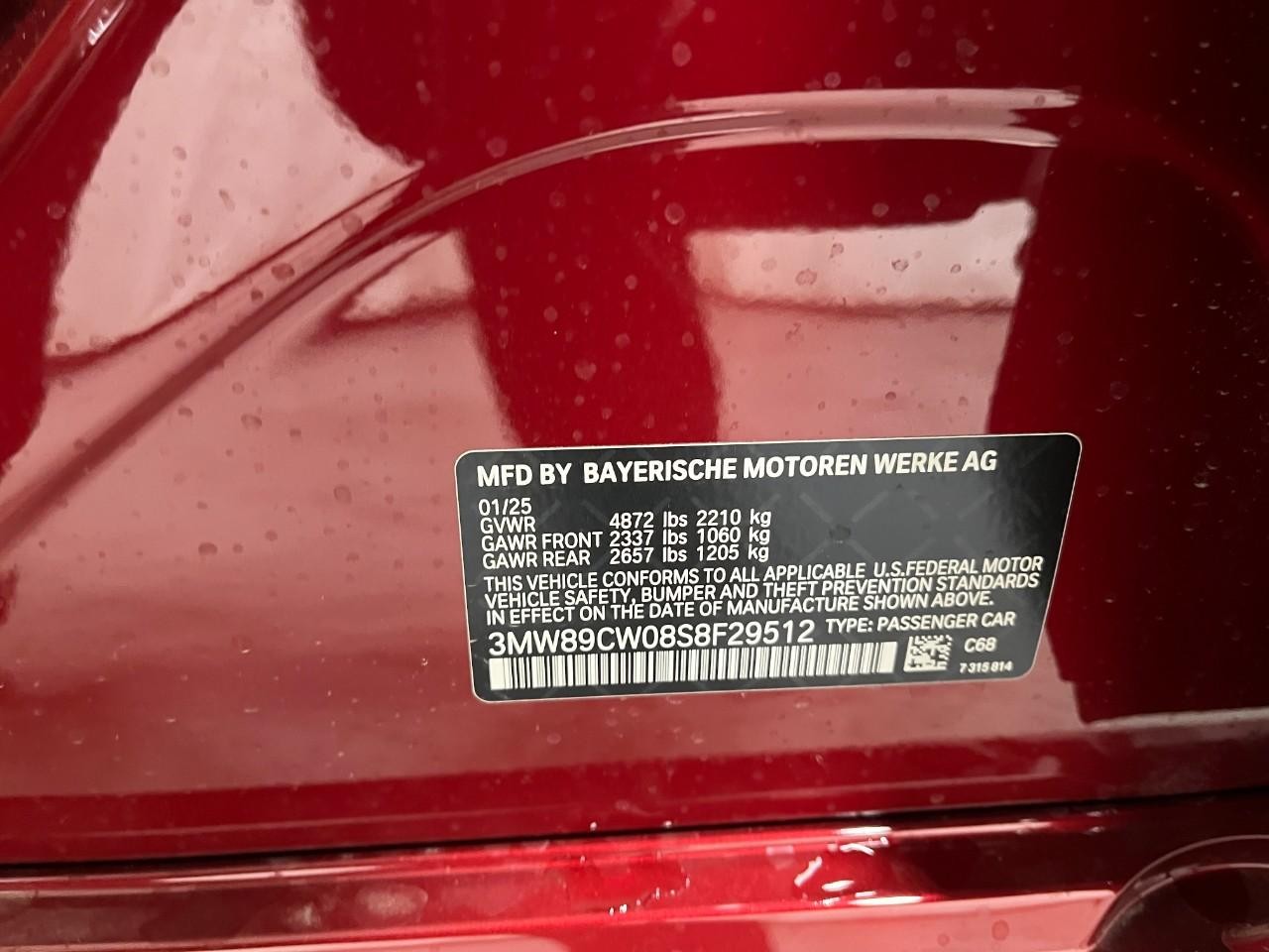 BMW 3 Series Vehicle Full-screen Gallery Image 38