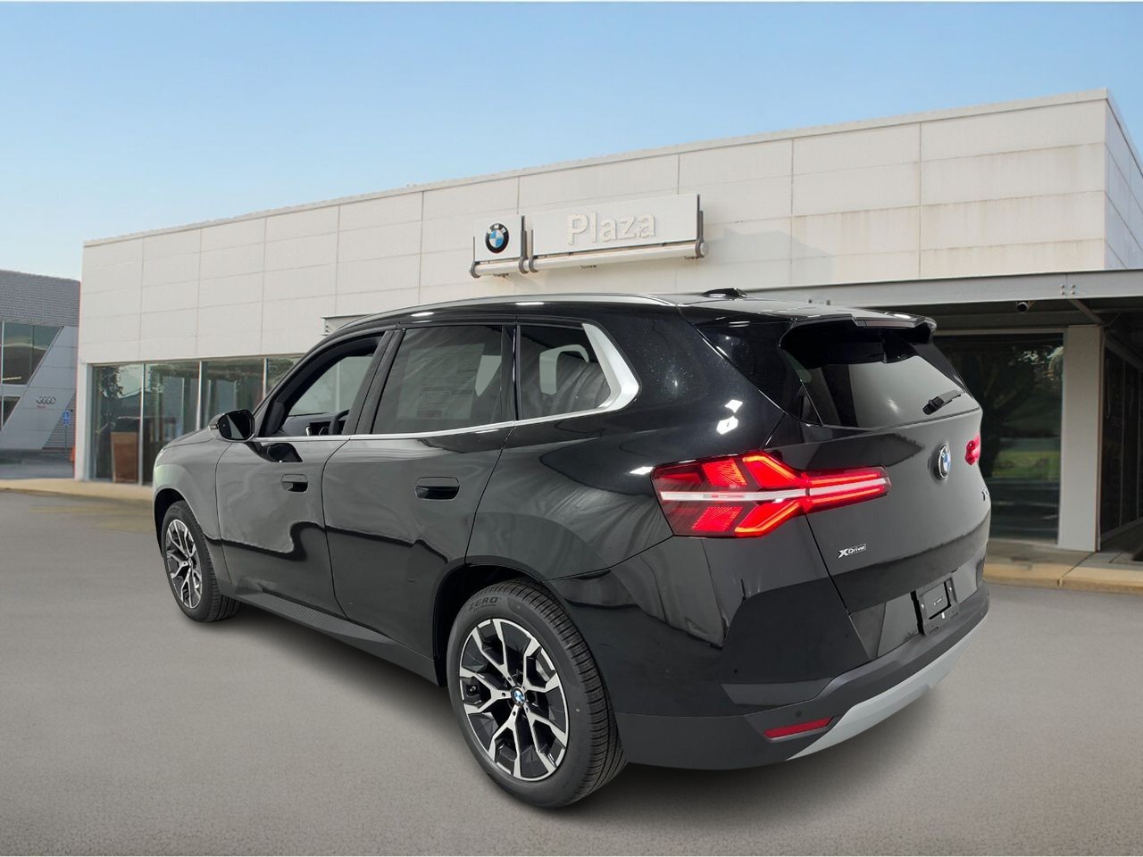 BMW X3 Vehicle Full-screen Gallery Image 3