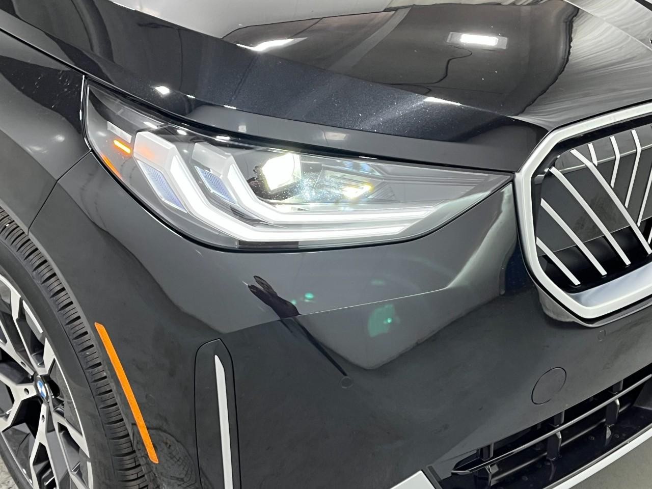 BMW X3 Vehicle Full-screen Gallery Image 8