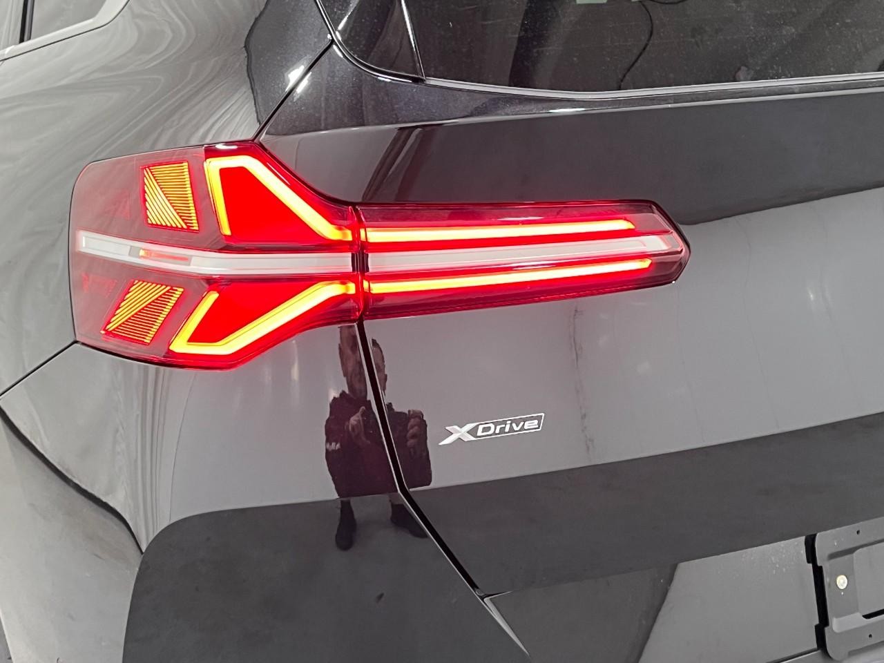 BMW X3 Vehicle Full-screen Gallery Image 11