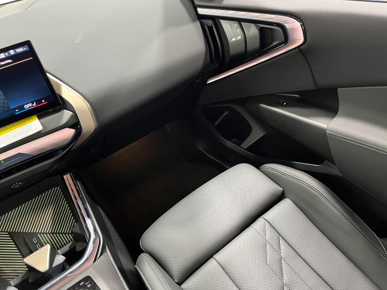 BMW X3 Vehicle Full-screen Gallery Image 19