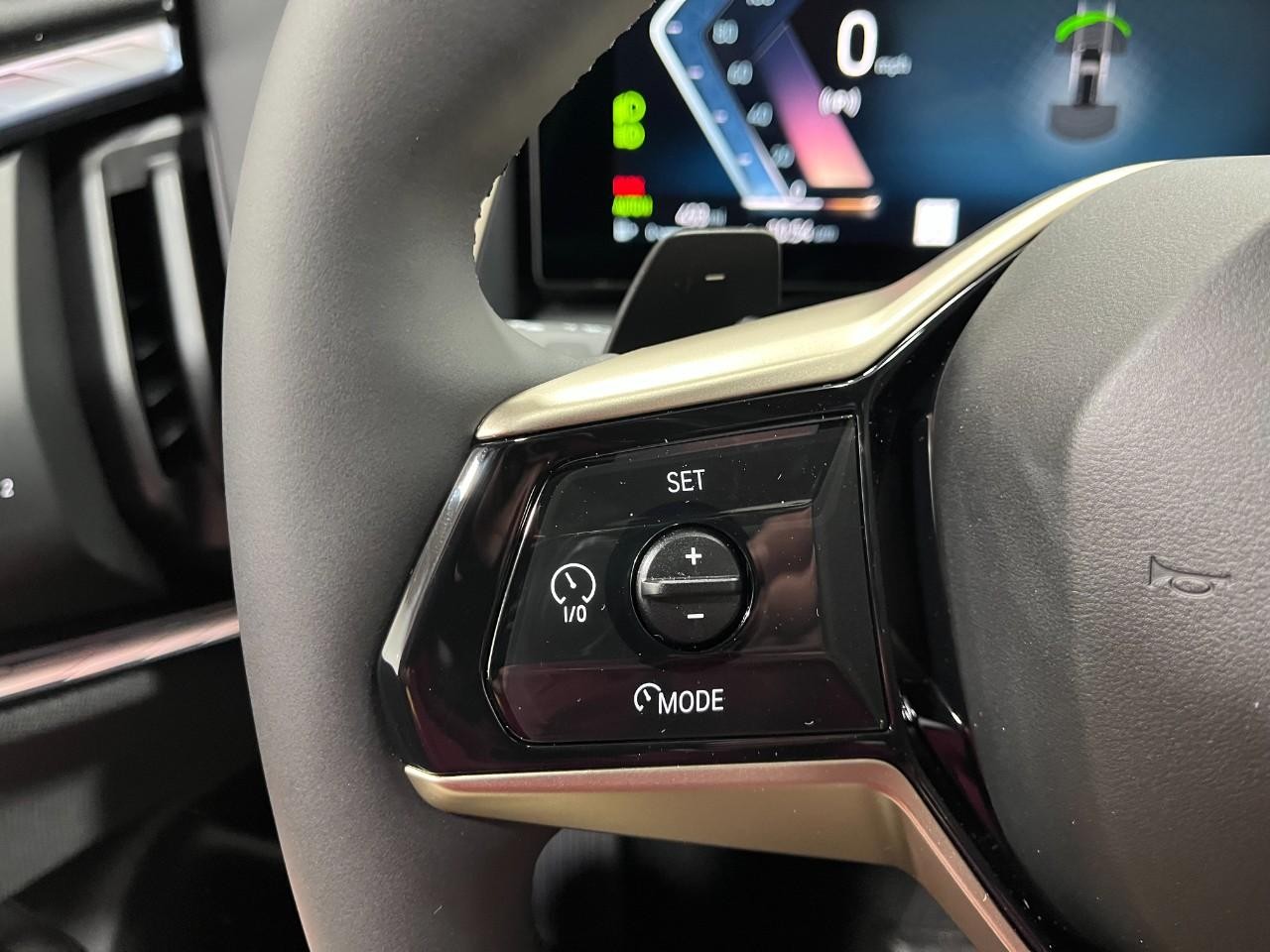 BMW X3 Vehicle Full-screen Gallery Image 21