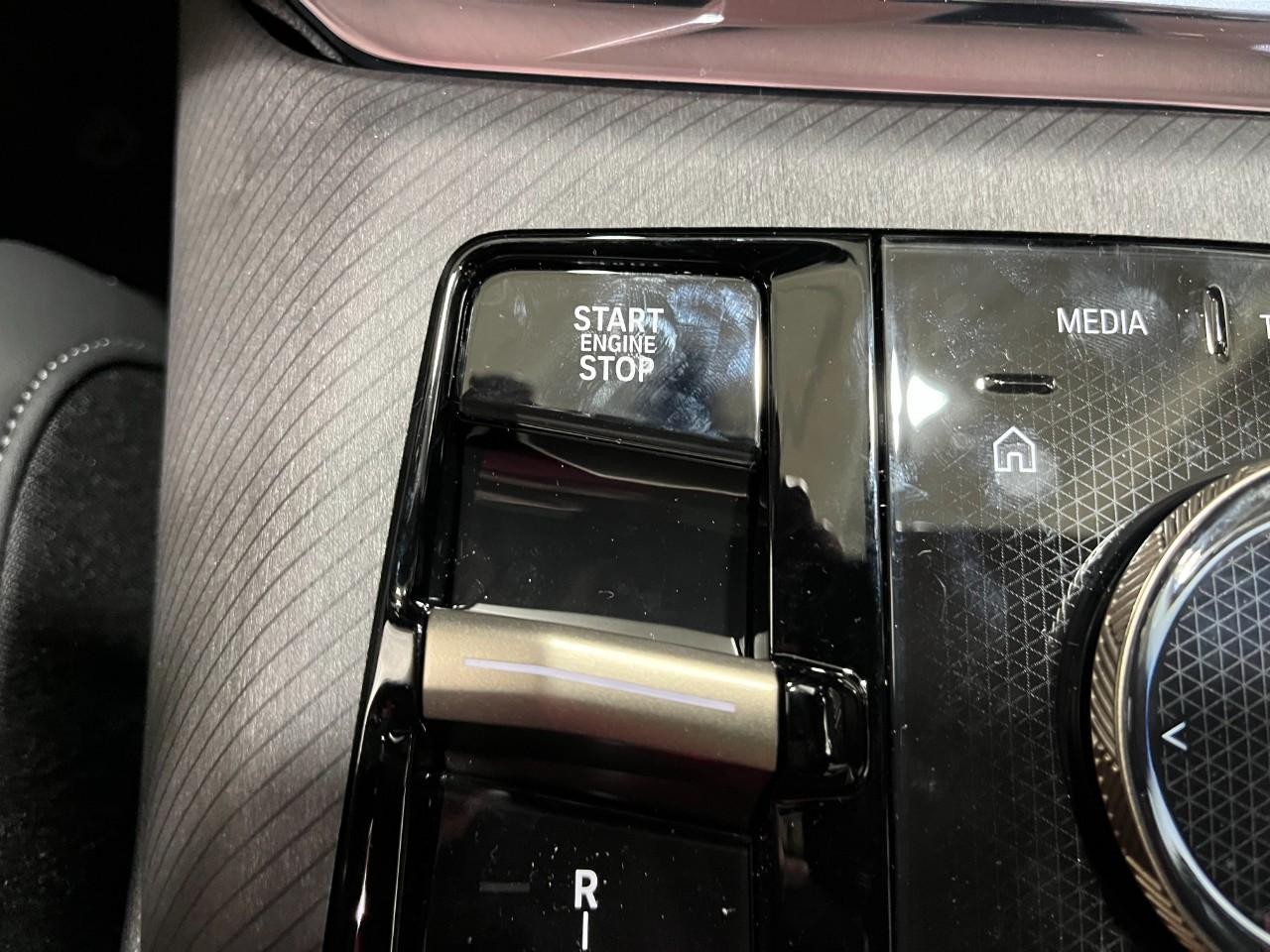 BMW X3 Vehicle Full-screen Gallery Image 30