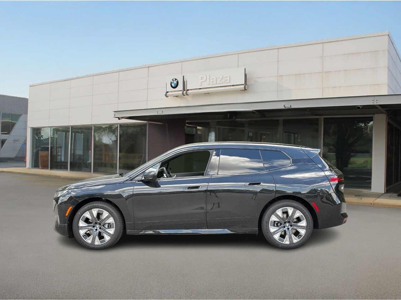 BMW iX Vehicle Full-screen Gallery Image 2