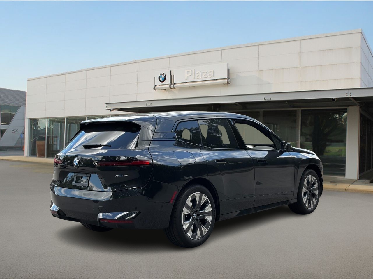 BMW iX Vehicle Full-screen Gallery Image 4