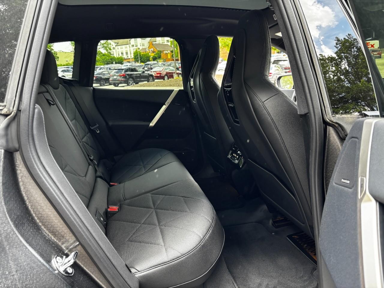 BMW iX Vehicle Full-screen Gallery Image 13