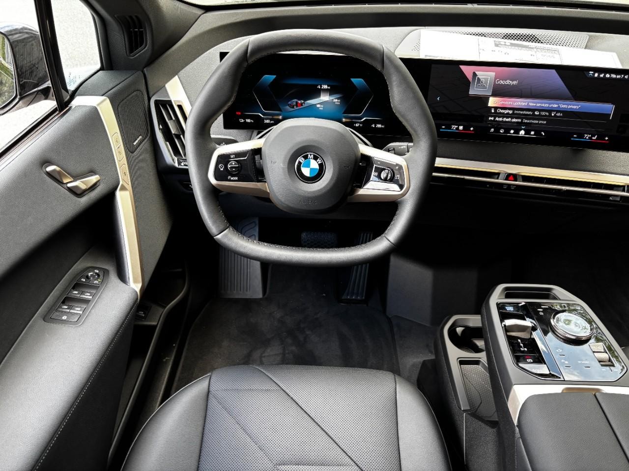 BMW iX Vehicle Full-screen Gallery Image 15