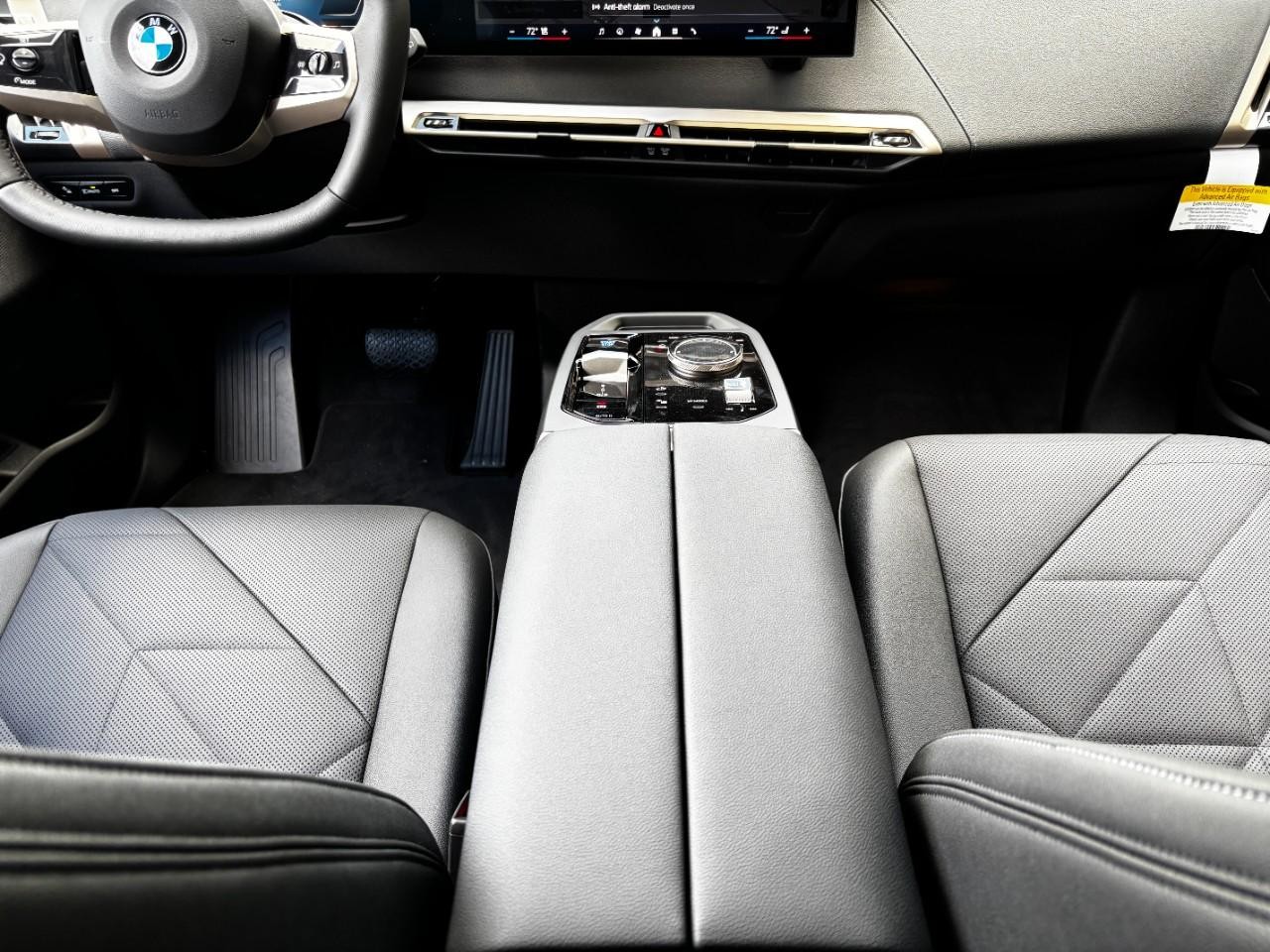 BMW iX Vehicle Full-screen Gallery Image 17