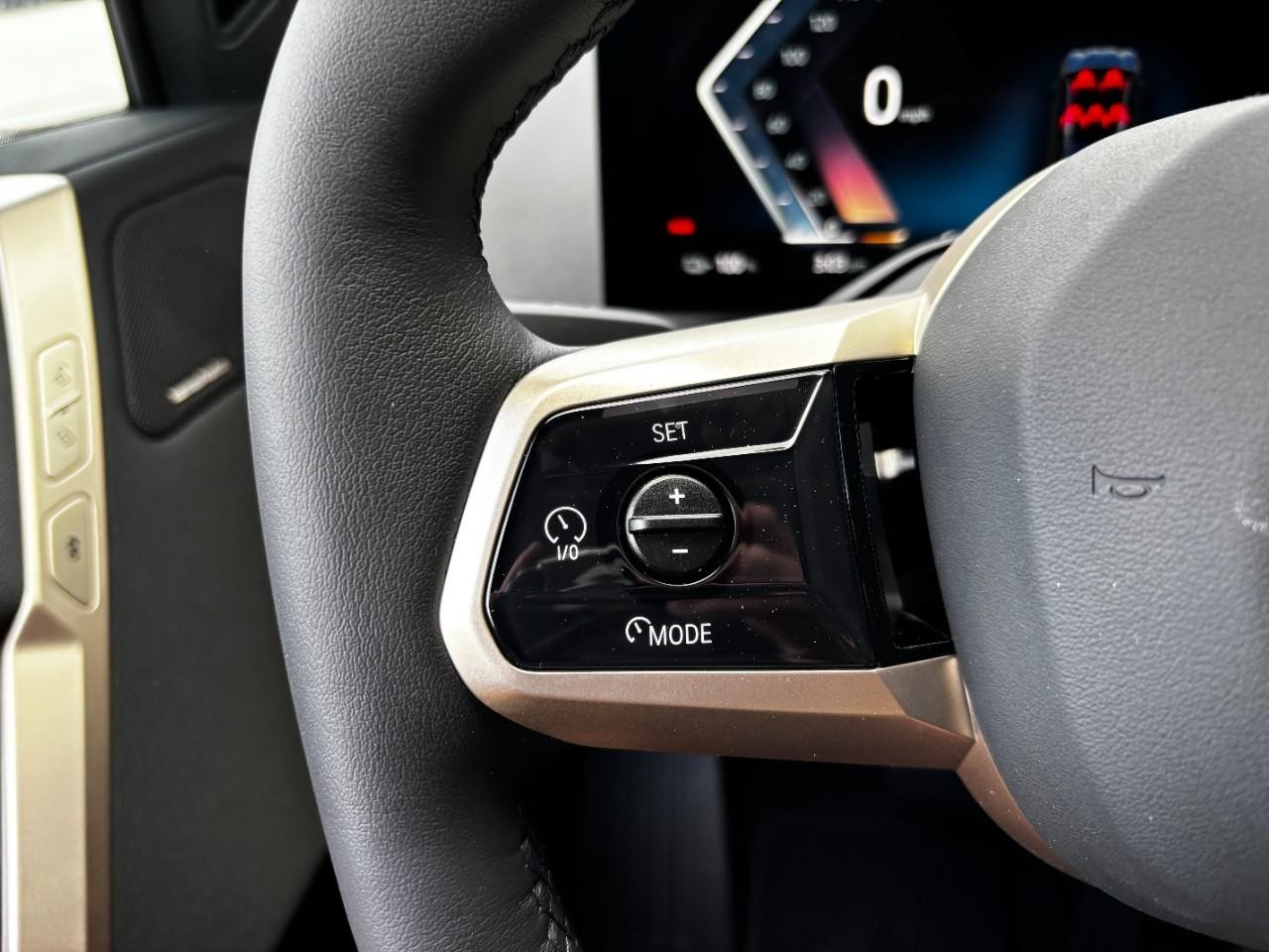 BMW iX Vehicle Full-screen Gallery Image 21