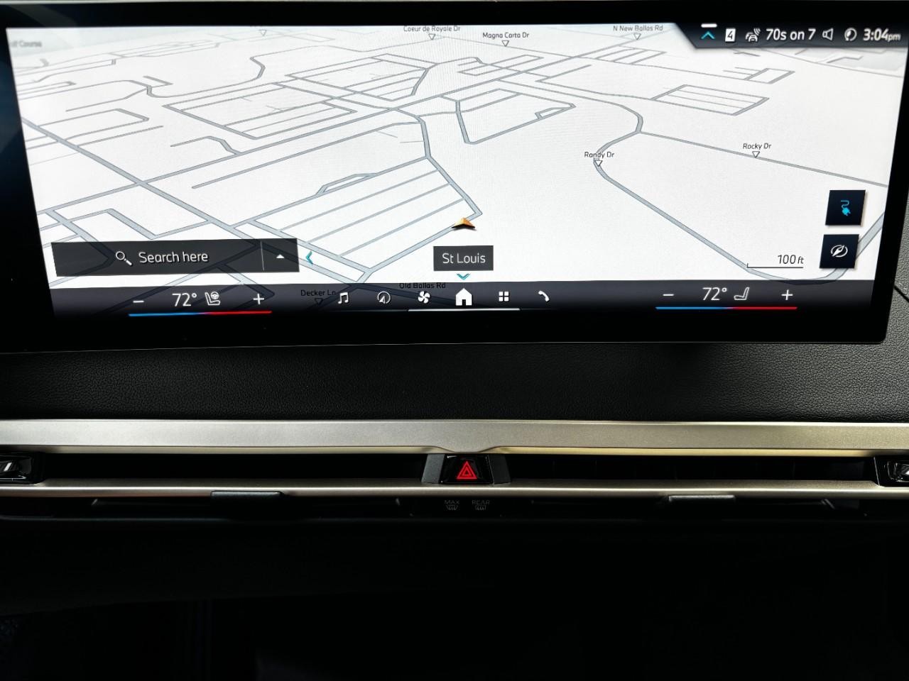 BMW iX Vehicle Full-screen Gallery Image 25