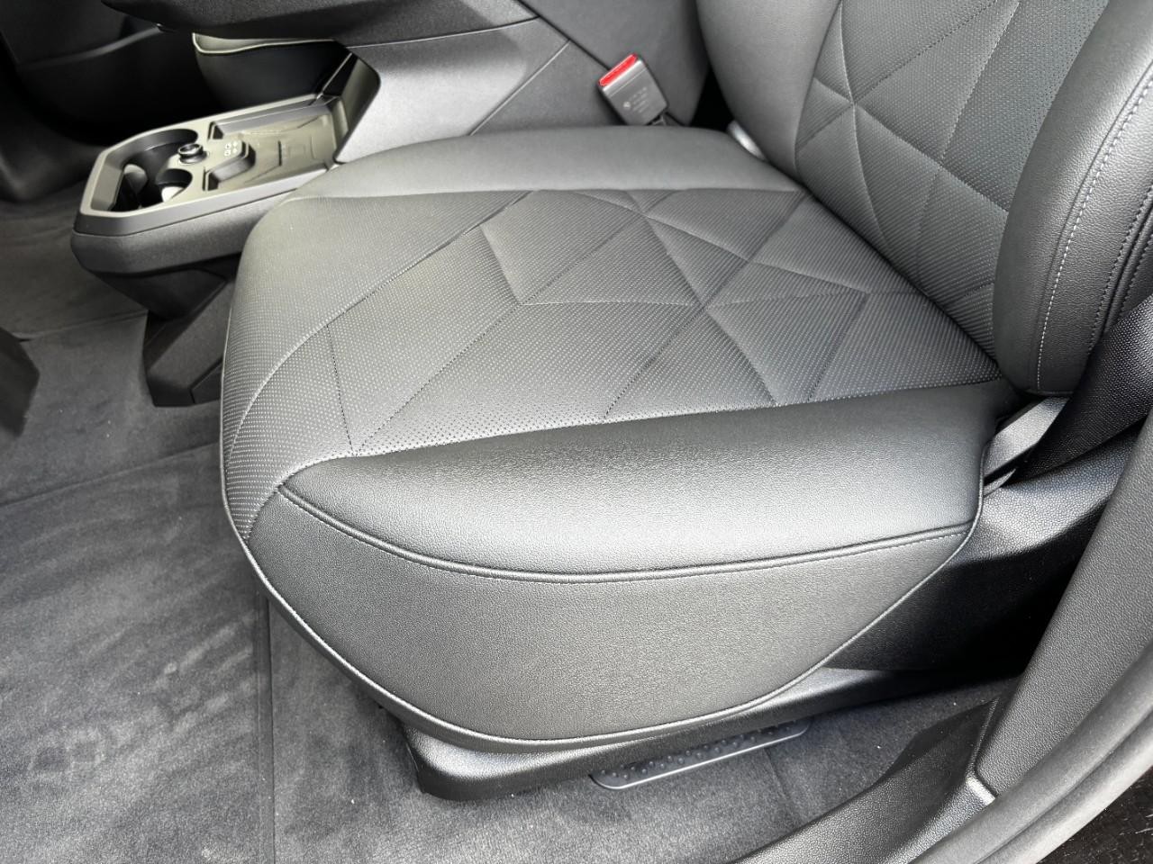 BMW iX Vehicle Full-screen Gallery Image 40