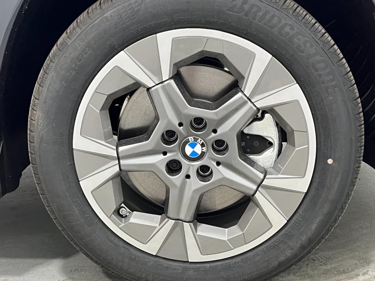 BMW X1 Vehicle Full-screen Gallery Image 5