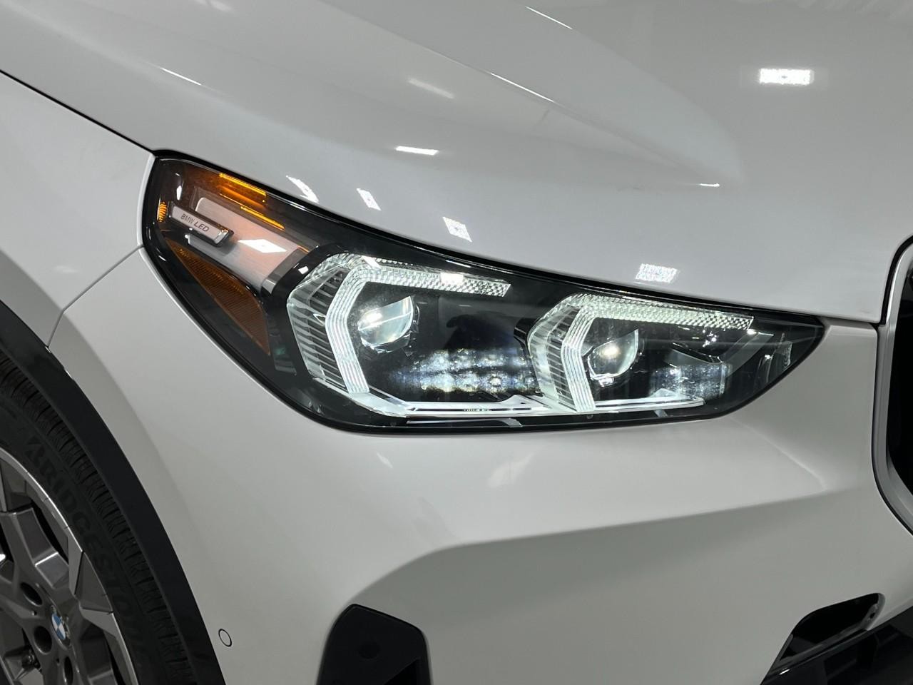 BMW X1 Vehicle Full-screen Gallery Image 8