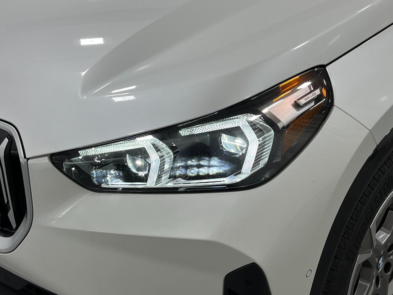 BMW X1 Vehicle Full-screen Gallery Image 9