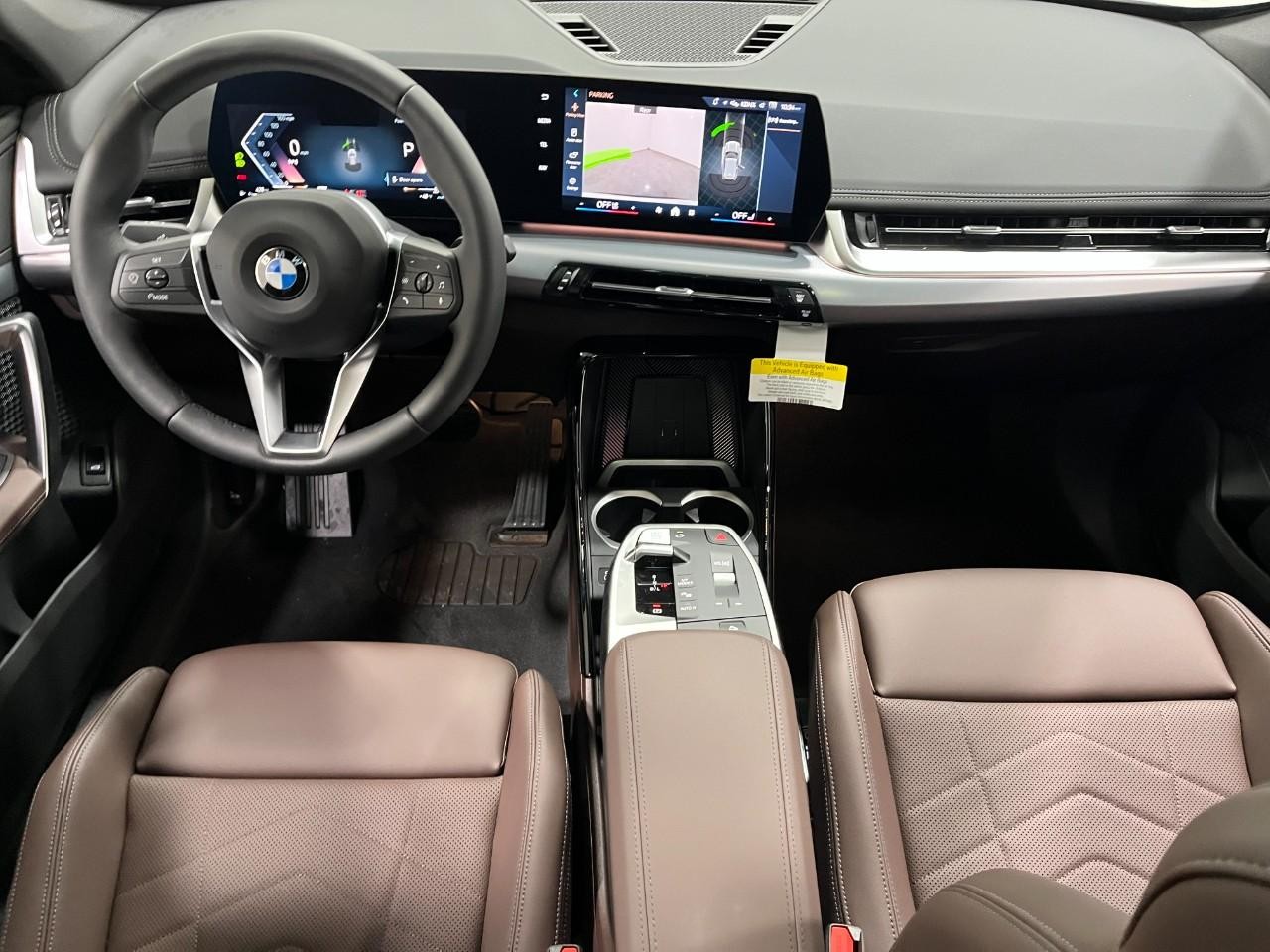 BMW X1 Vehicle Full-screen Gallery Image 14