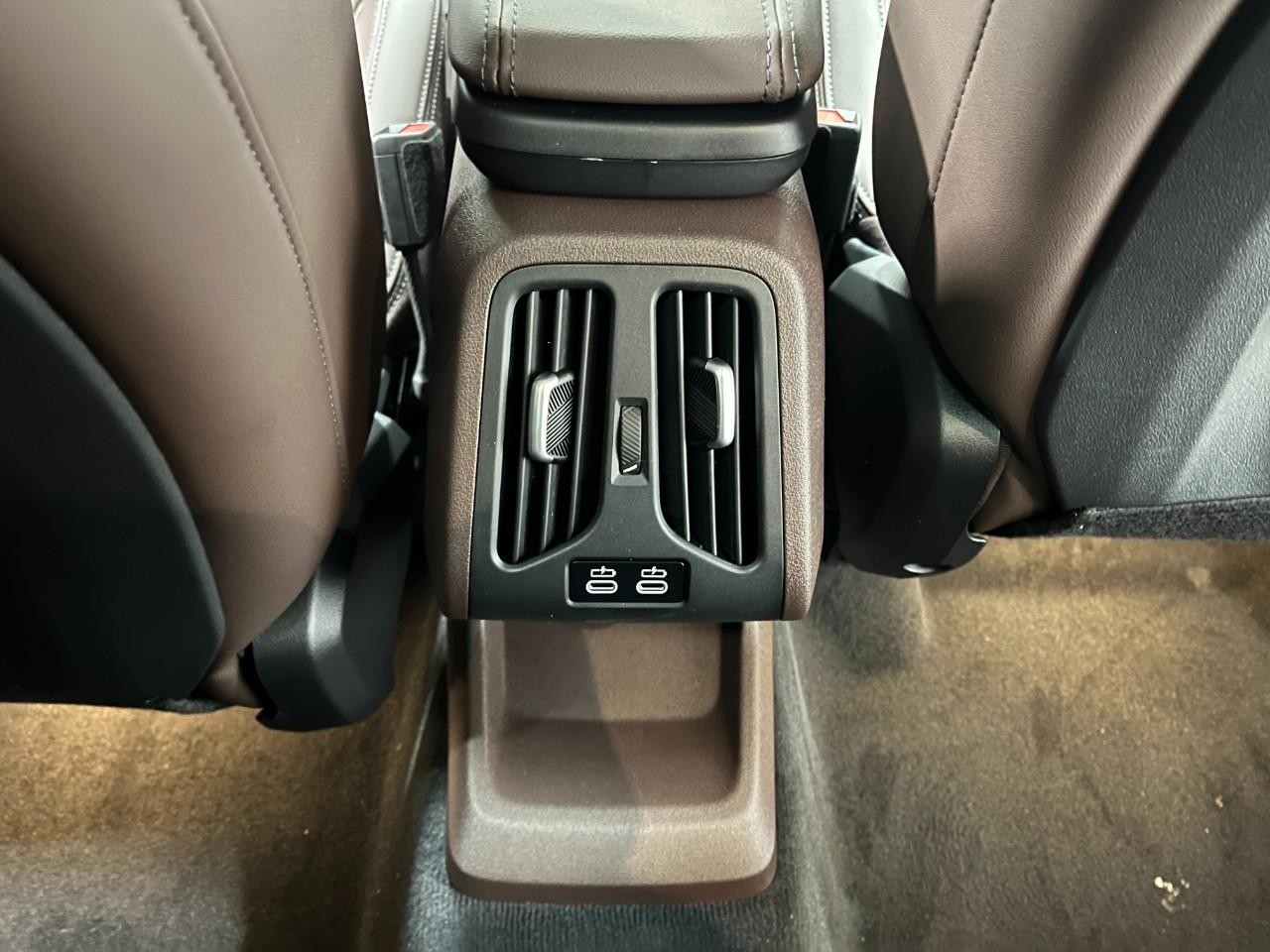 BMW X1 Vehicle Full-screen Gallery Image 18