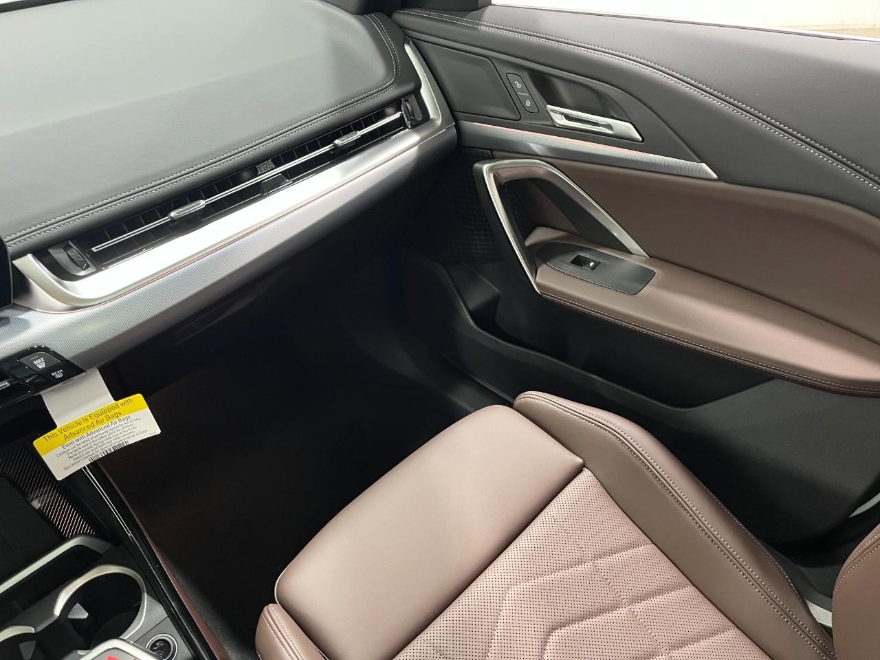 BMW X1 Vehicle Full-screen Gallery Image 19