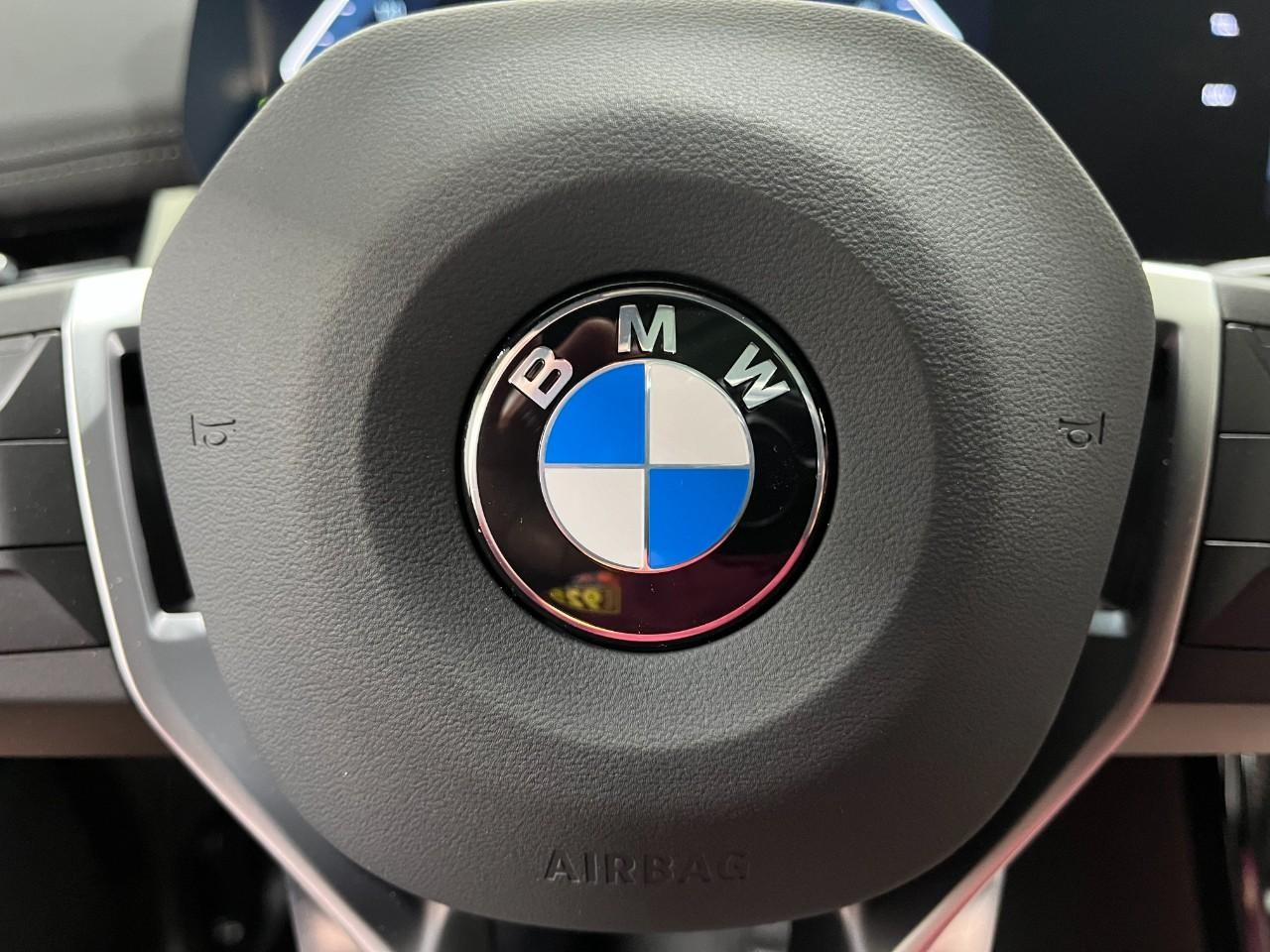 BMW X1 Vehicle Full-screen Gallery Image 22