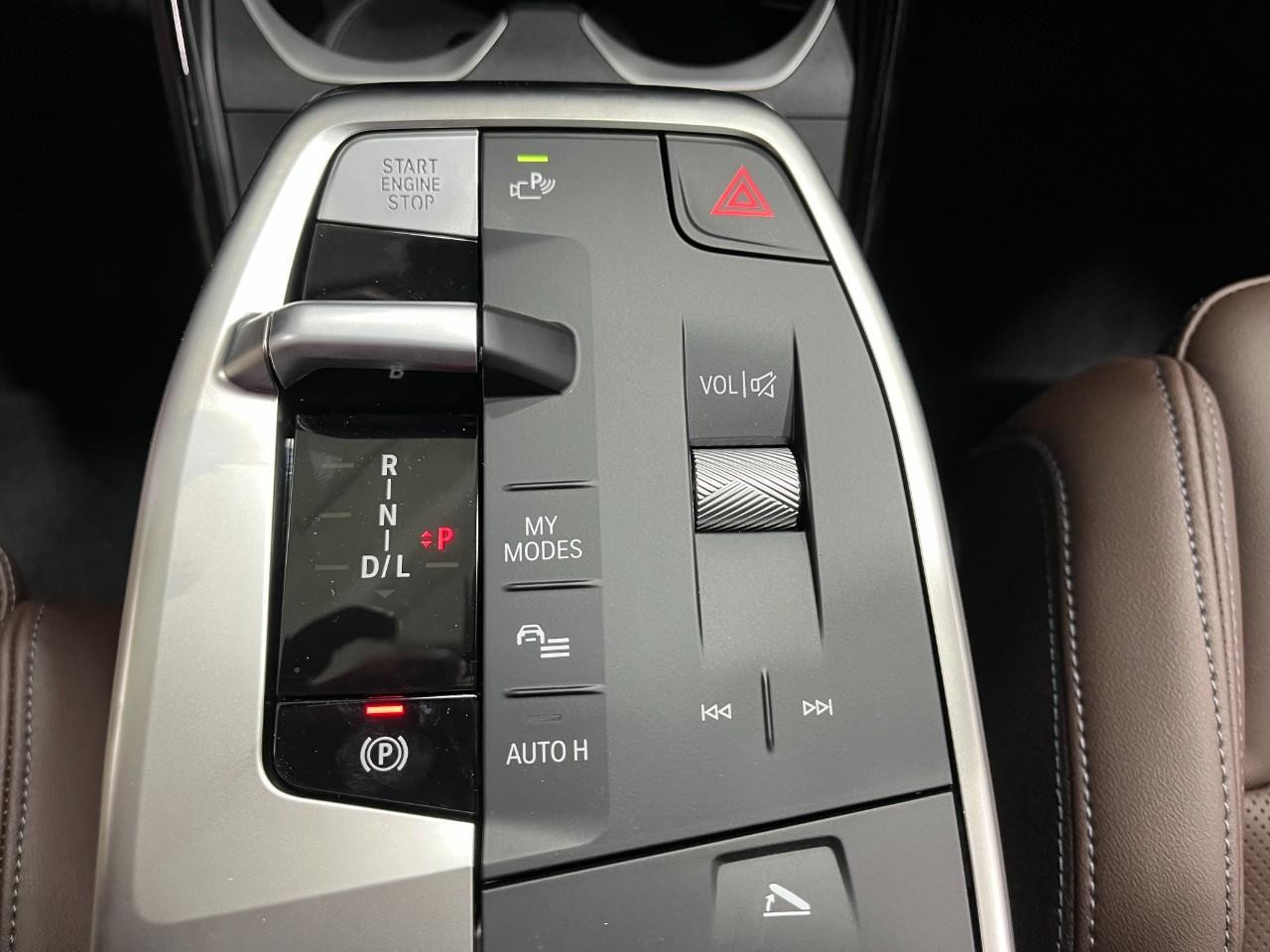 BMW X1 Vehicle Full-screen Gallery Image 28