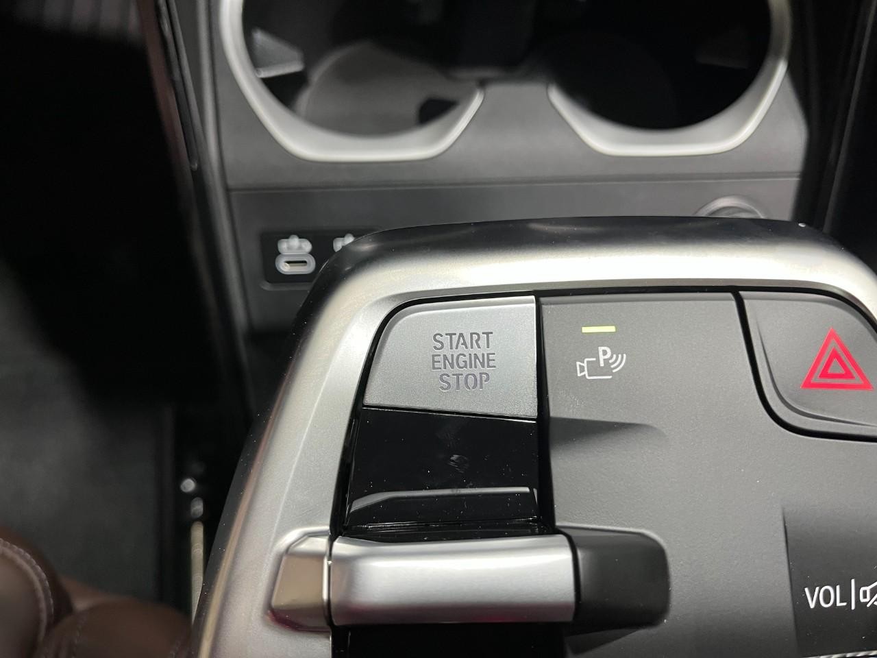 BMW X1 Vehicle Full-screen Gallery Image 29