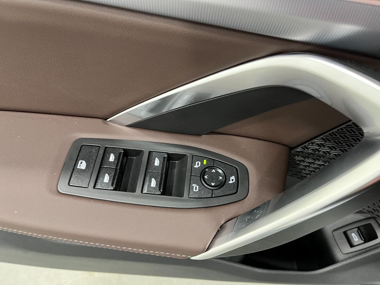 BMW X1 Vehicle Full-screen Gallery Image 33