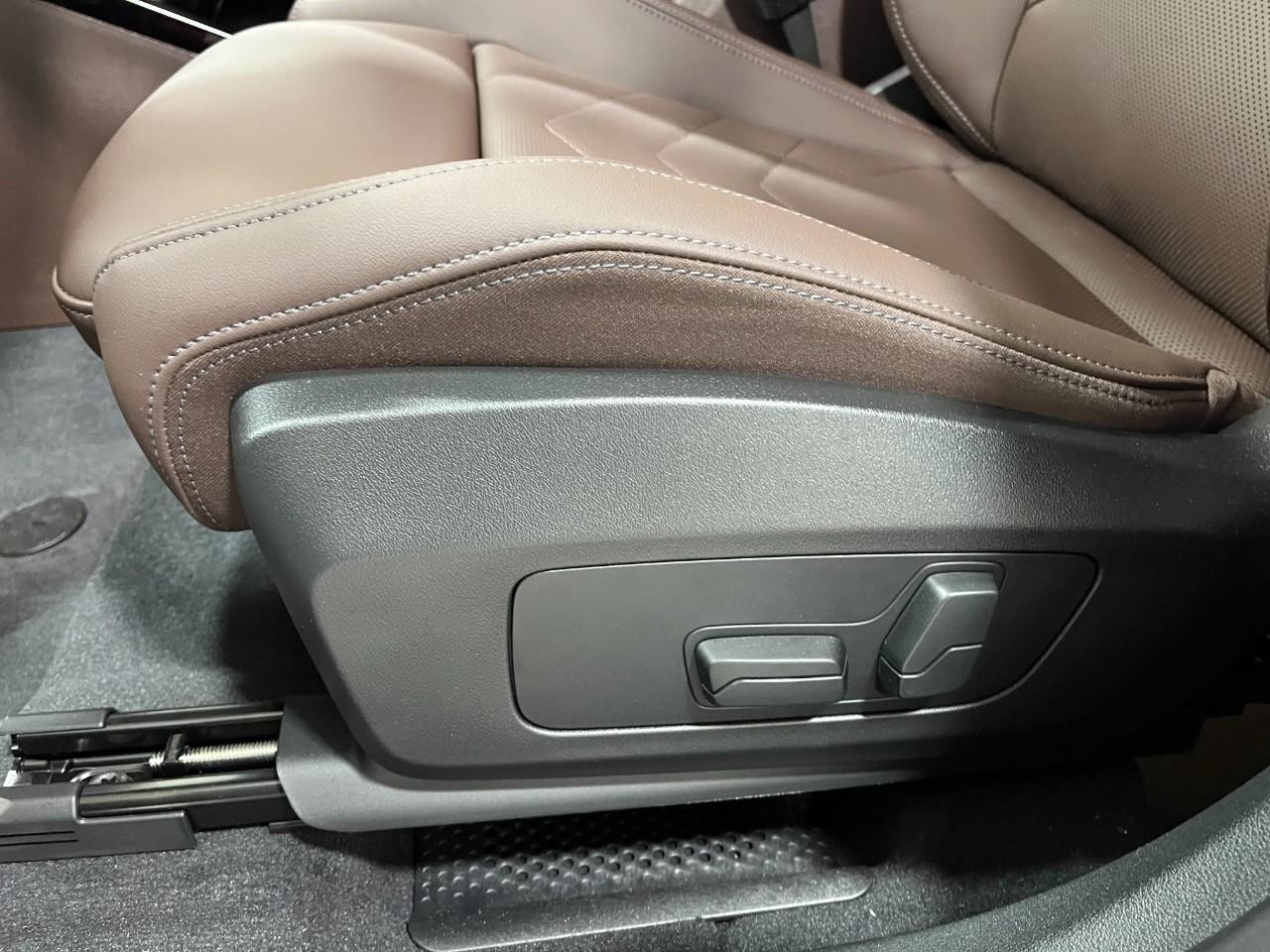 BMW X1 Vehicle Full-screen Gallery Image 35