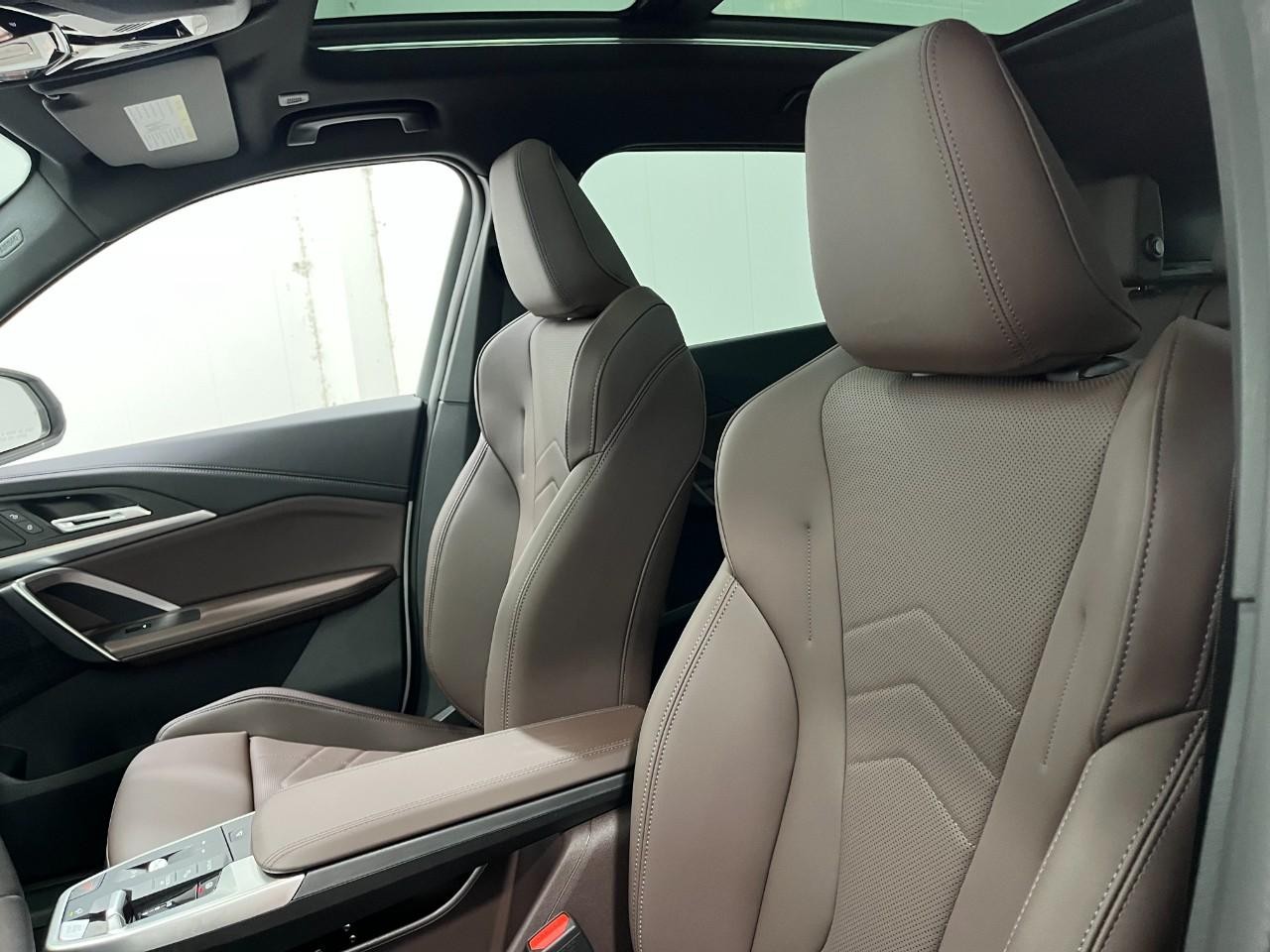 BMW X1 Vehicle Full-screen Gallery Image 36