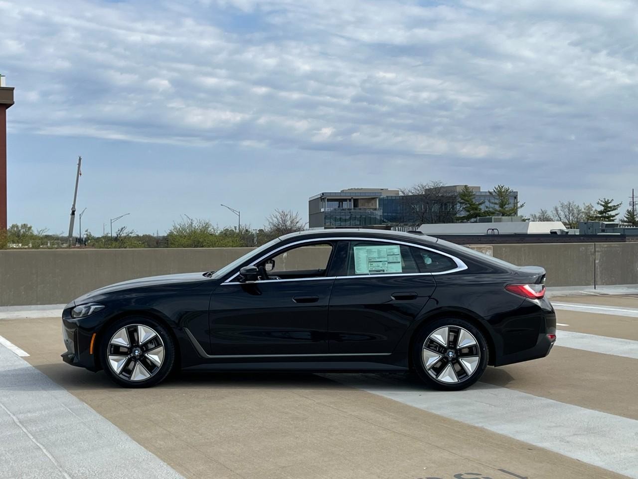 BMW i4 Vehicle Full-screen Gallery Image 2