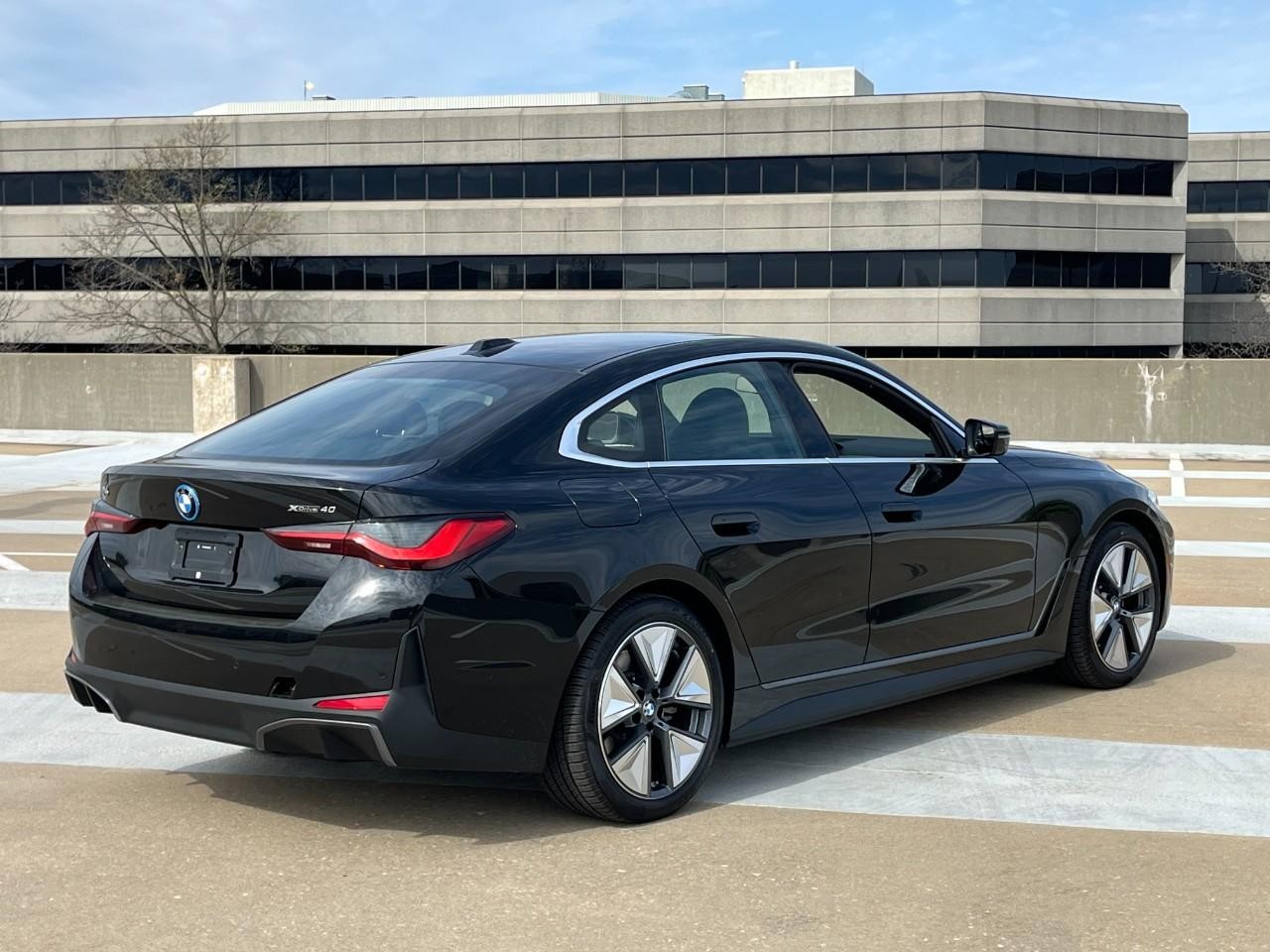 BMW i4 Vehicle Full-screen Gallery Image 4