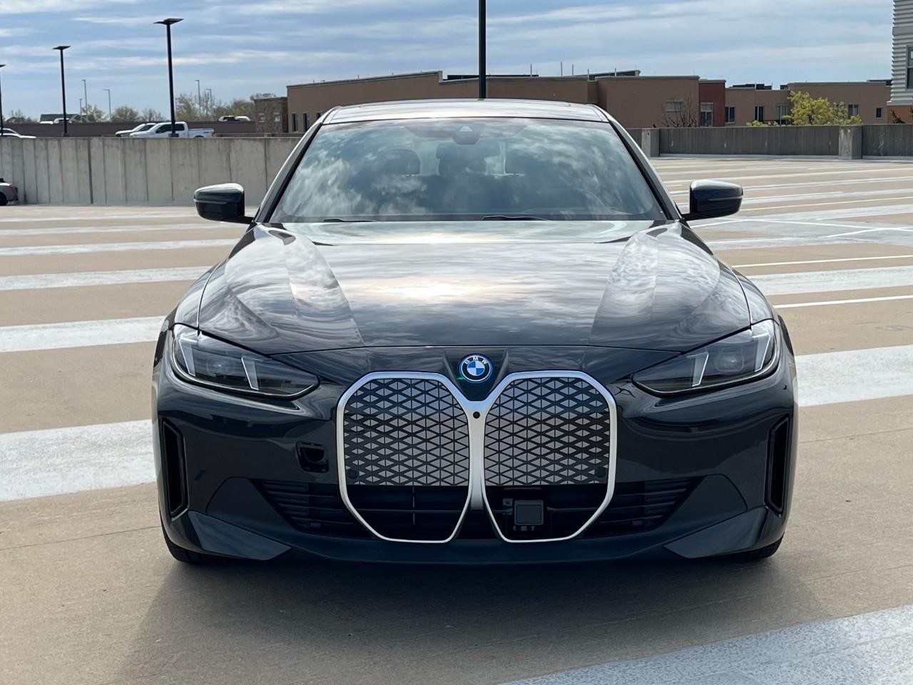 BMW i4 Vehicle Full-screen Gallery Image 7