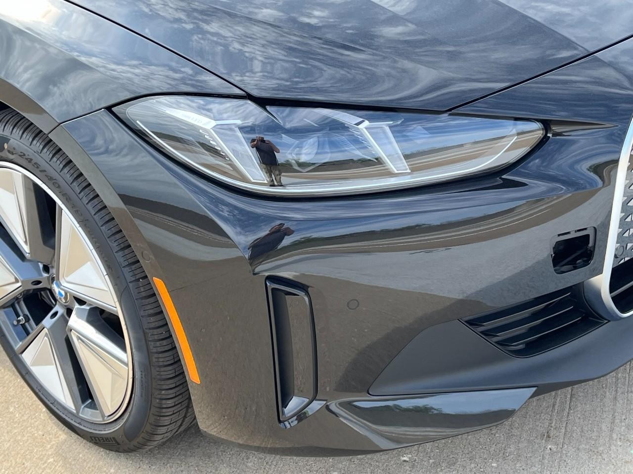 BMW i4 Vehicle Full-screen Gallery Image 8