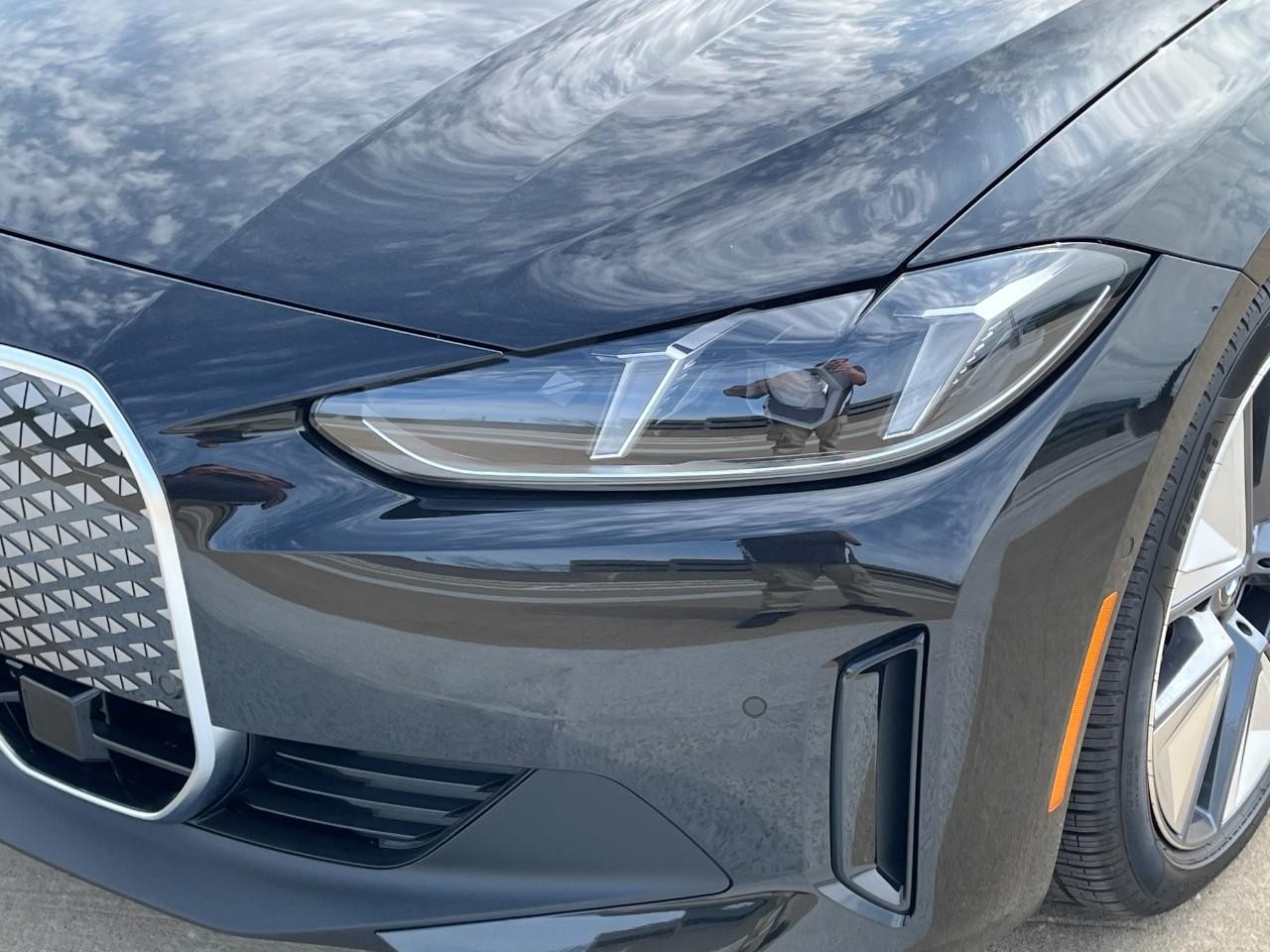 BMW i4 Vehicle Full-screen Gallery Image 9