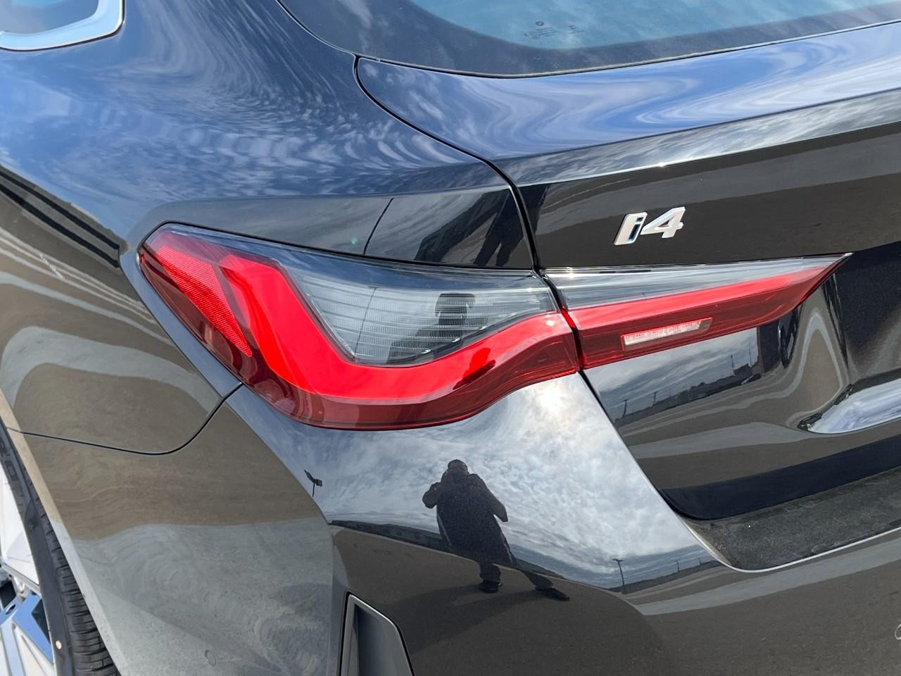 BMW i4 Vehicle Full-screen Gallery Image 11