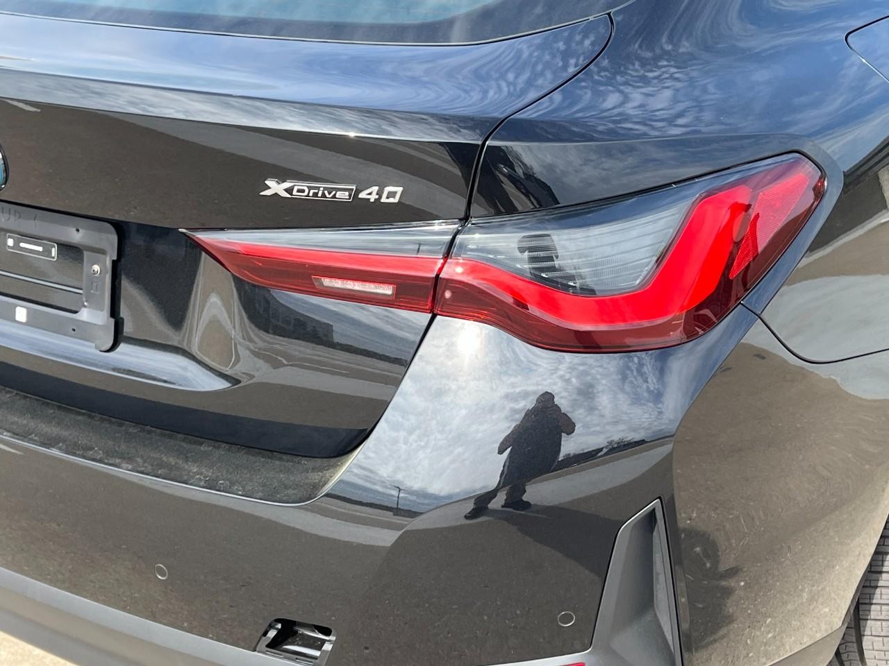 BMW i4 Vehicle Full-screen Gallery Image 12