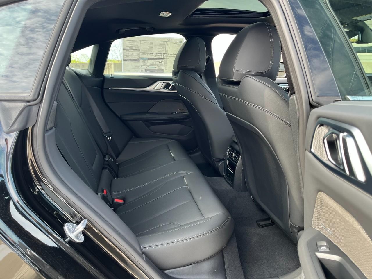 BMW i4 Vehicle Full-screen Gallery Image 13