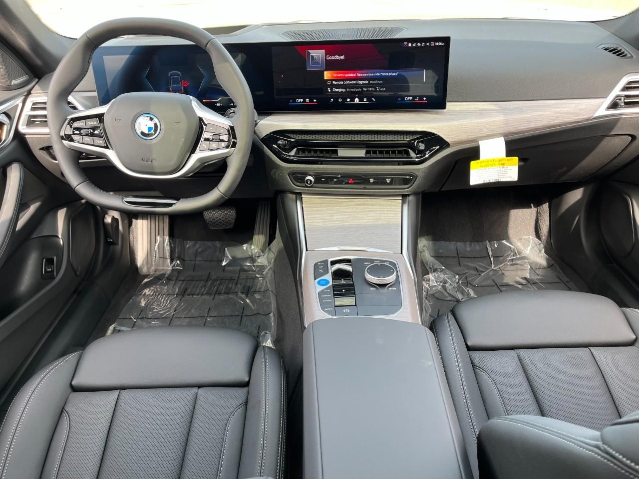 BMW i4 Vehicle Full-screen Gallery Image 14