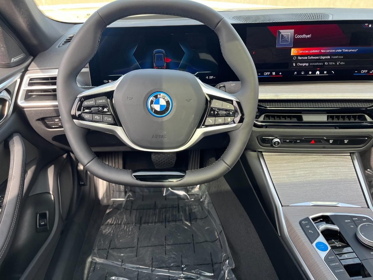 BMW i4 Vehicle Full-screen Gallery Image 15