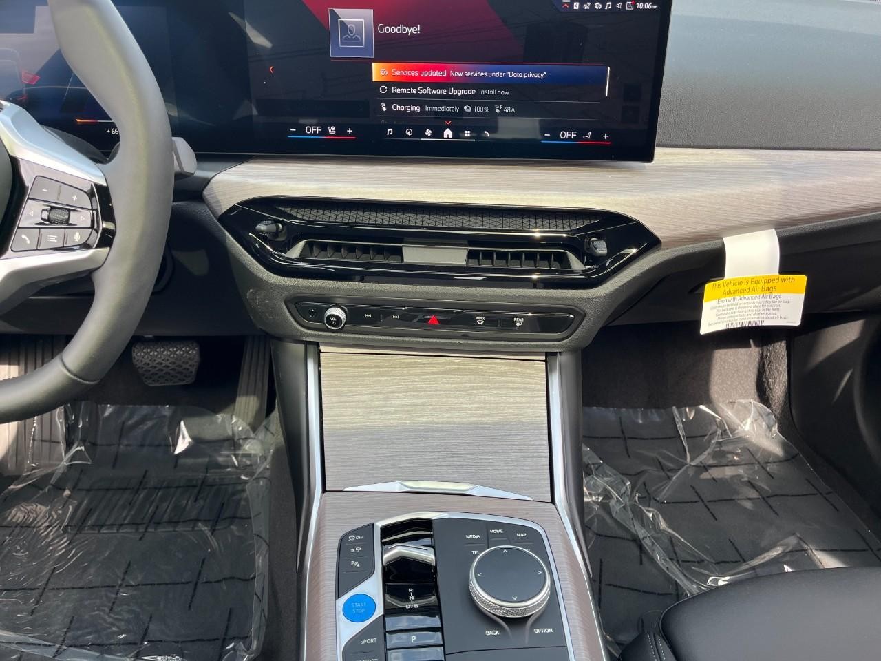 BMW i4 Vehicle Full-screen Gallery Image 16