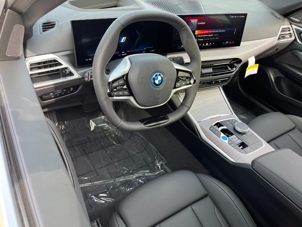 BMW i4 Vehicle Full-screen Gallery Image 20