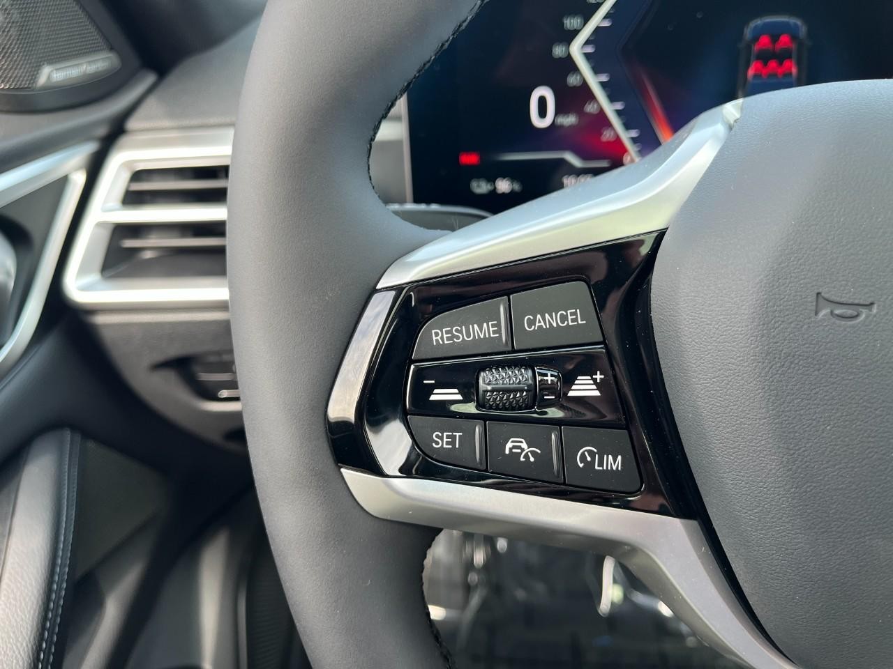 BMW i4 Vehicle Full-screen Gallery Image 21