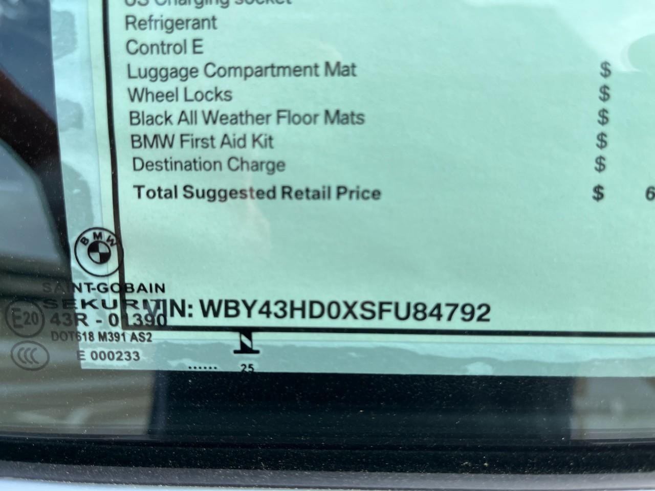 BMW i4 Vehicle Full-screen Gallery Image 41