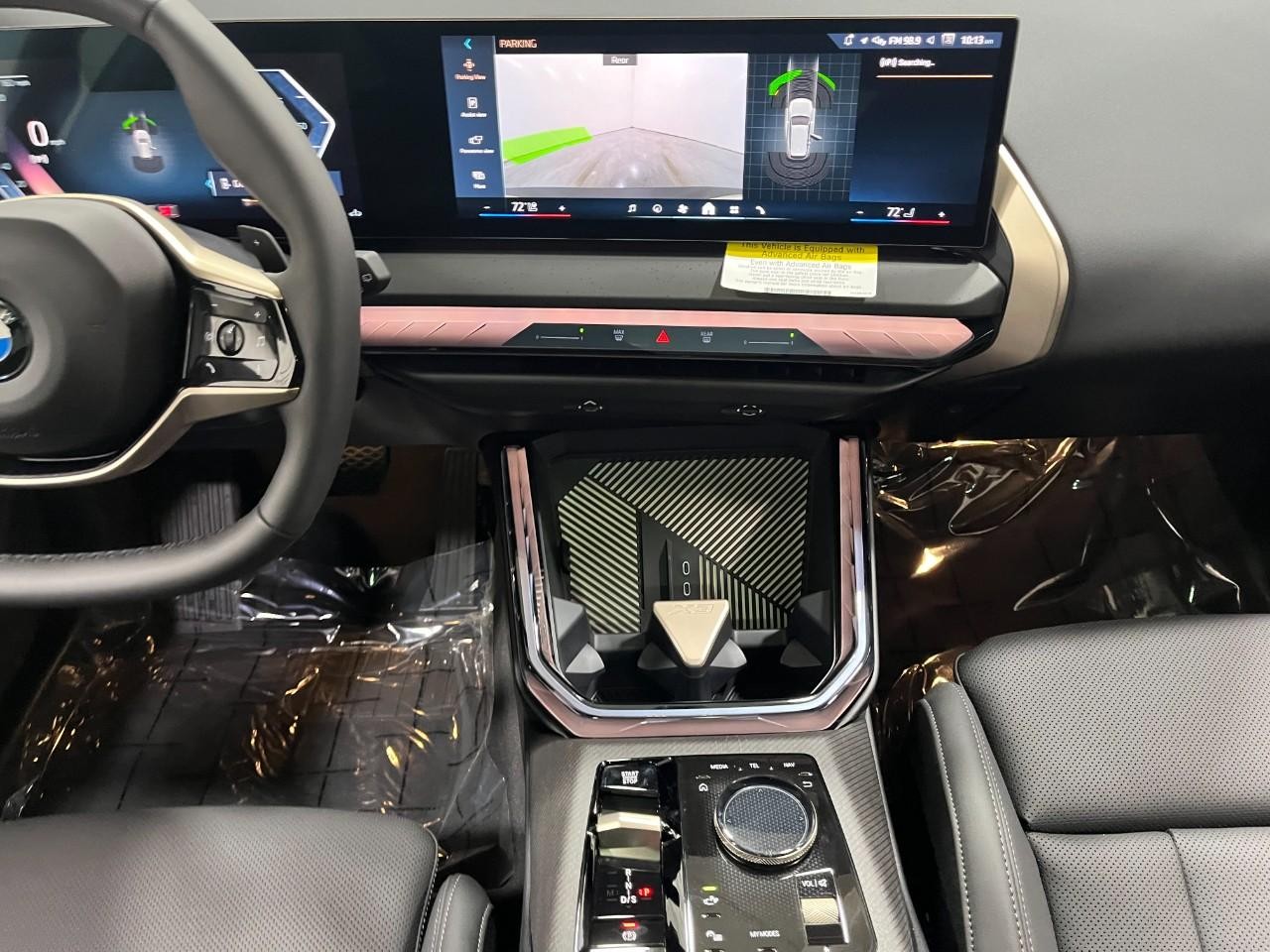 BMW X3 Vehicle Full-screen Gallery Image 16