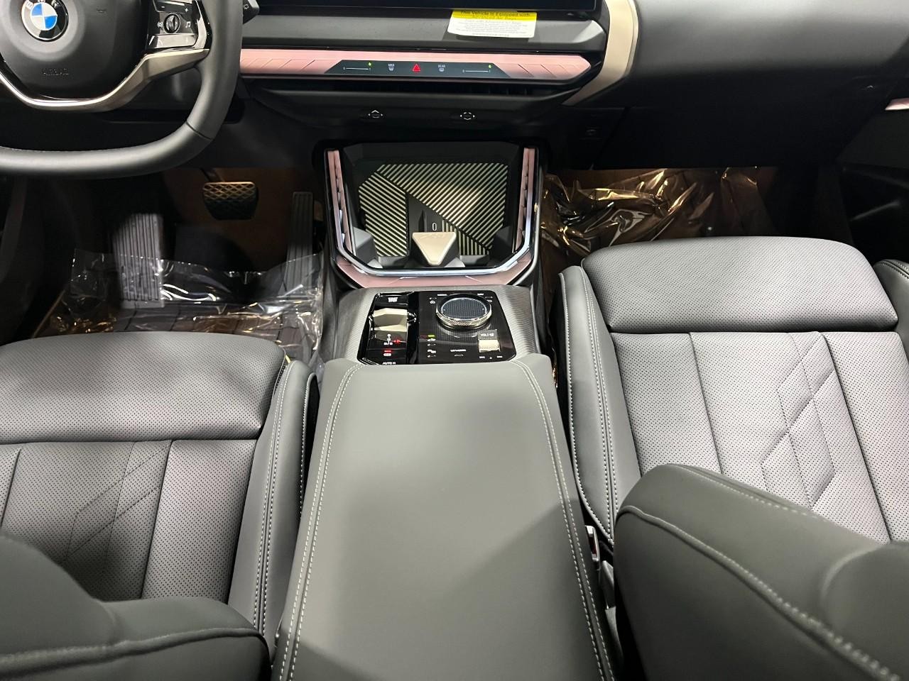 BMW X3 Vehicle Full-screen Gallery Image 17