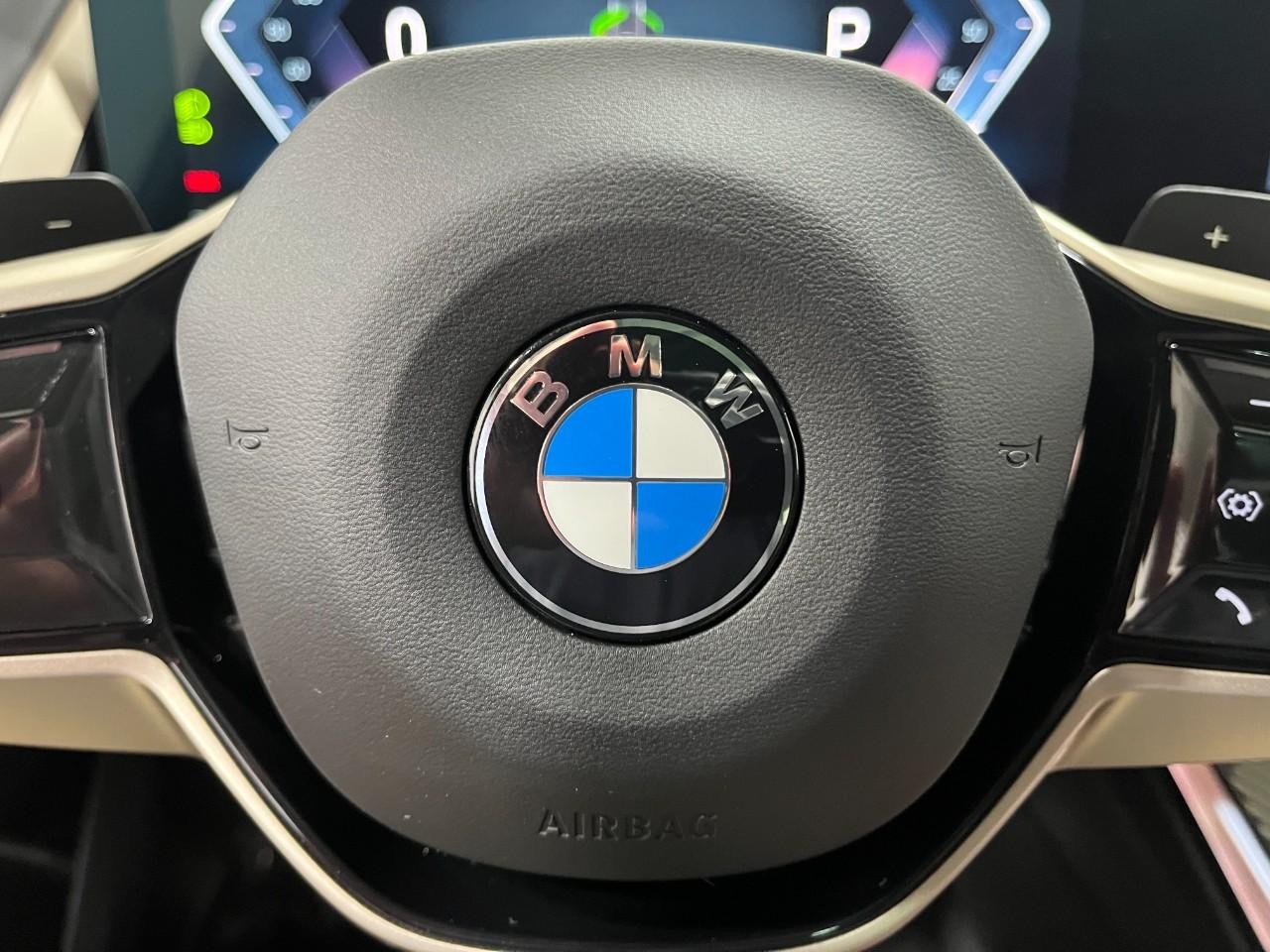 BMW X3 Vehicle Full-screen Gallery Image 22