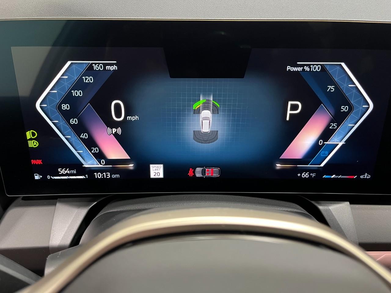 BMW X3 Vehicle Full-screen Gallery Image 24