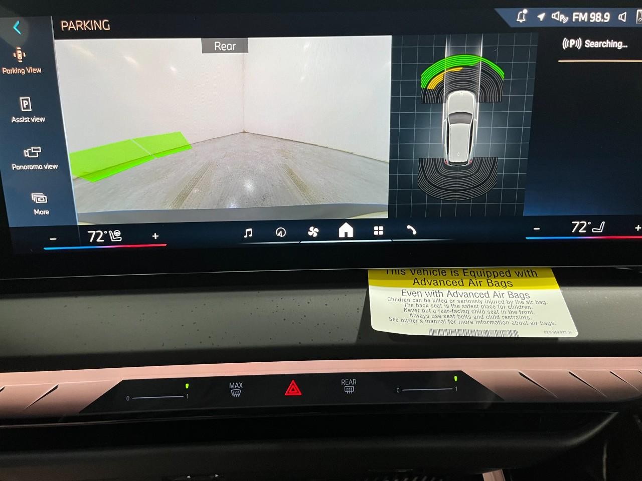 BMW X3 Vehicle Full-screen Gallery Image 25